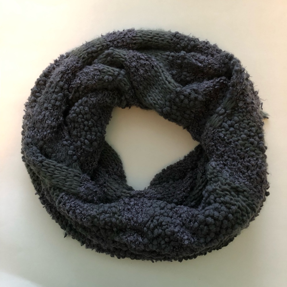 ECOTÉ Teddy-like Large Grey Circle Scarf